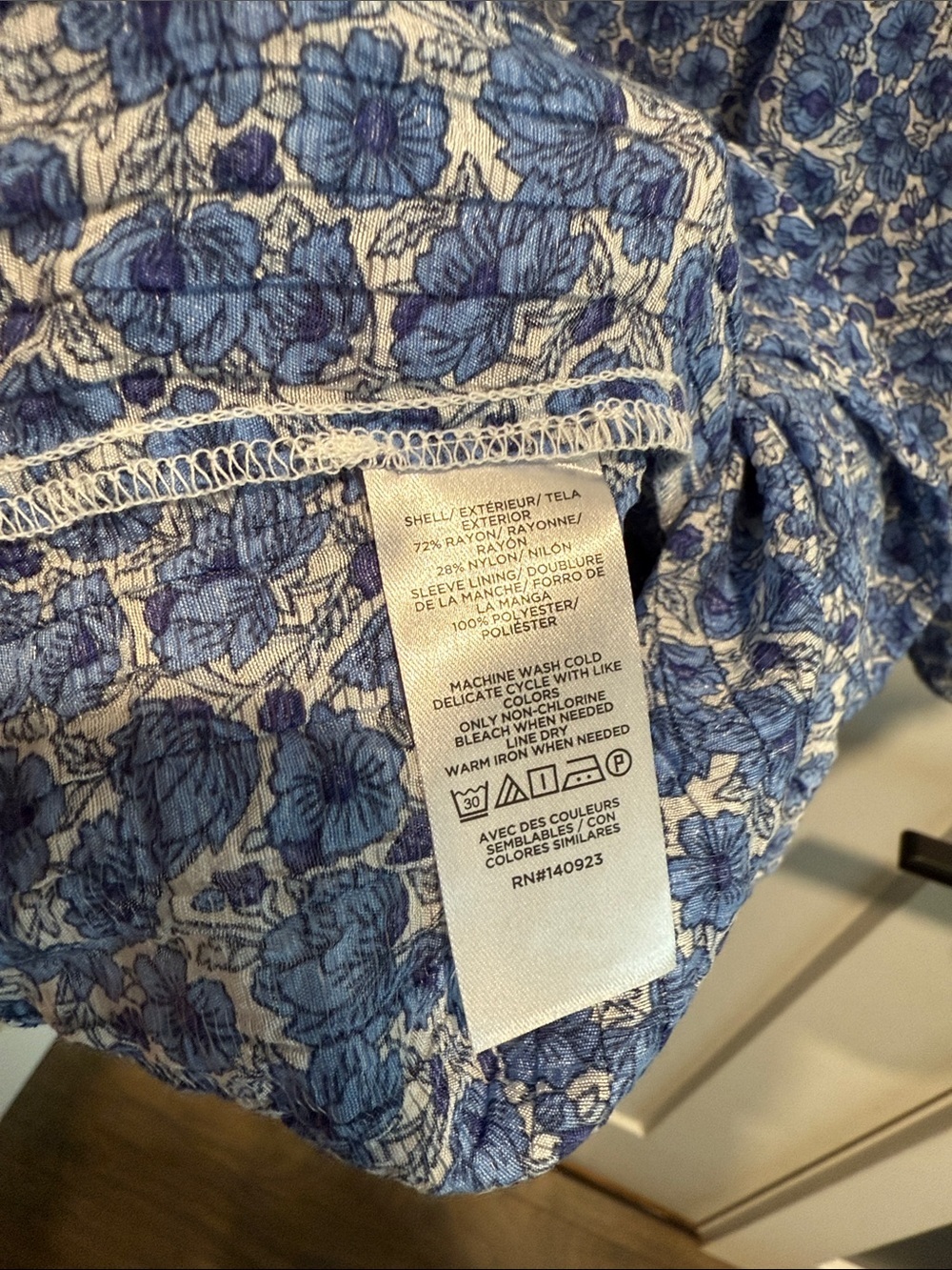 LOFT Blue Floral Tie-Front Puff Sleeve Blouse Worn Once Sz Large - Picture 7 of 7